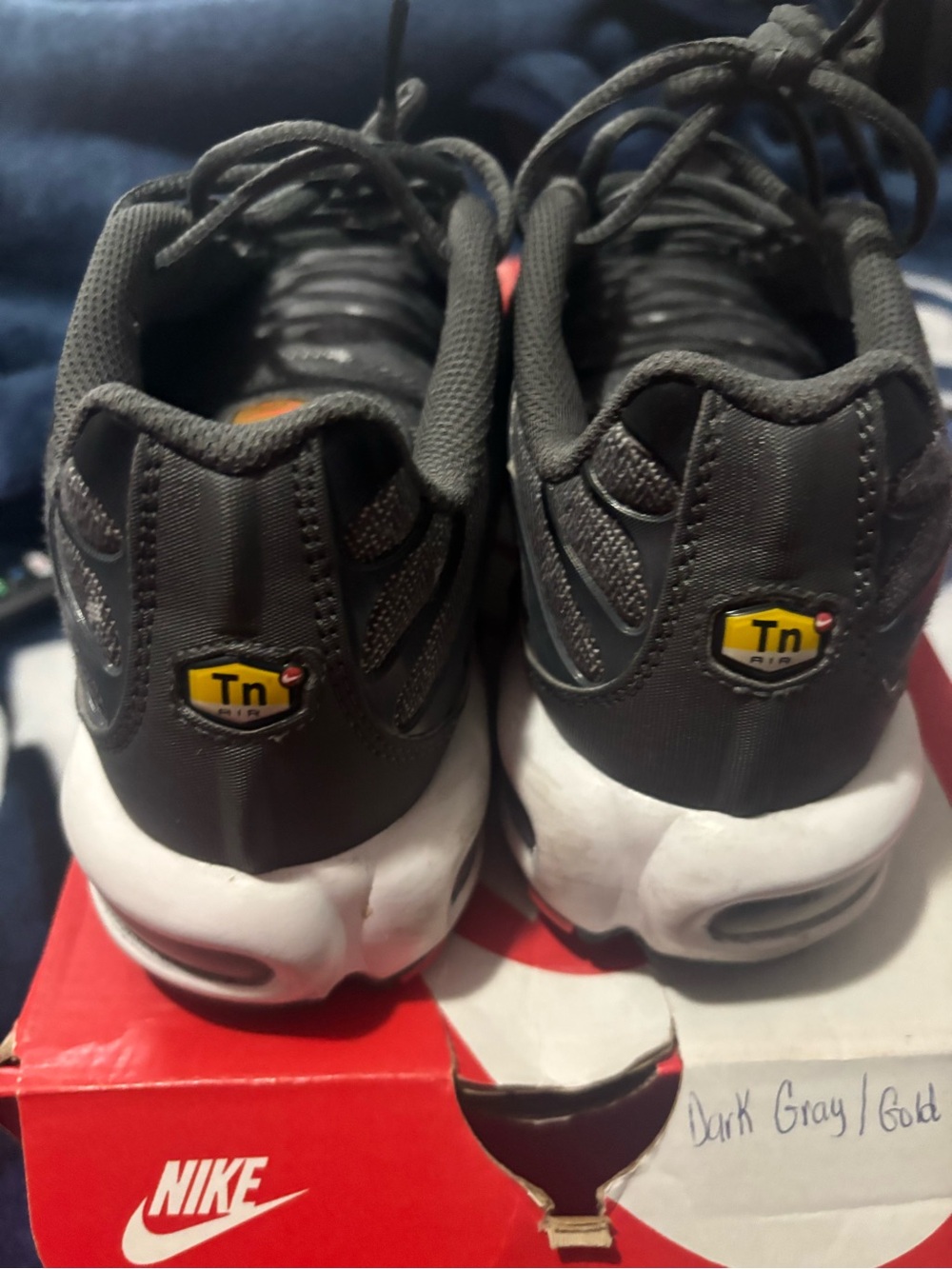 Nike Air Max Plus SE in Iron Grey, Metallic Gold & Black - Picture 3 of 7